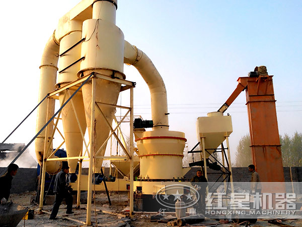 小型石頭磨粉機(jī)可以對多種物料進(jìn)行加工，適用于礦山、建材等領(lǐng)域